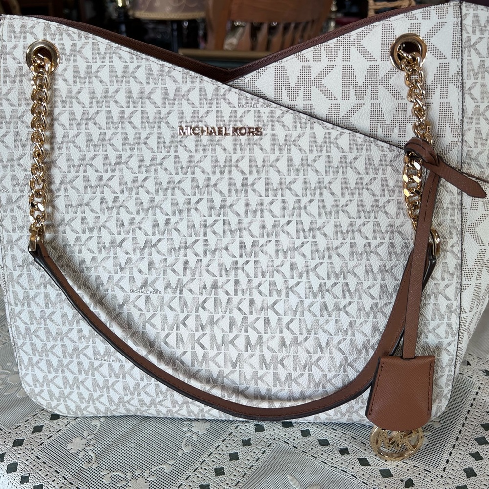NWT Michael Kors Jet Set Travel Shoulder Bag With MK Print